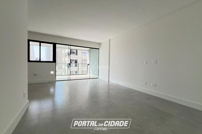Apartamento &agrave; venda - 123m&sup2; - Meia Praia