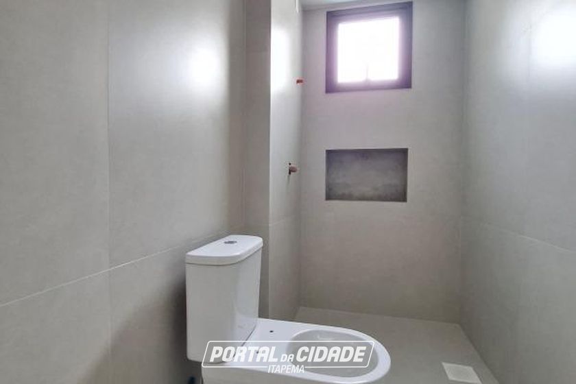 Apartamento para alugar - 132m&sup2; - Meia Praia