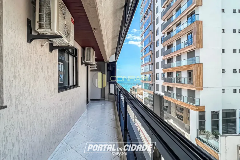 Apartamento &agrave; venda - 110m&sup2; - Meia Praia