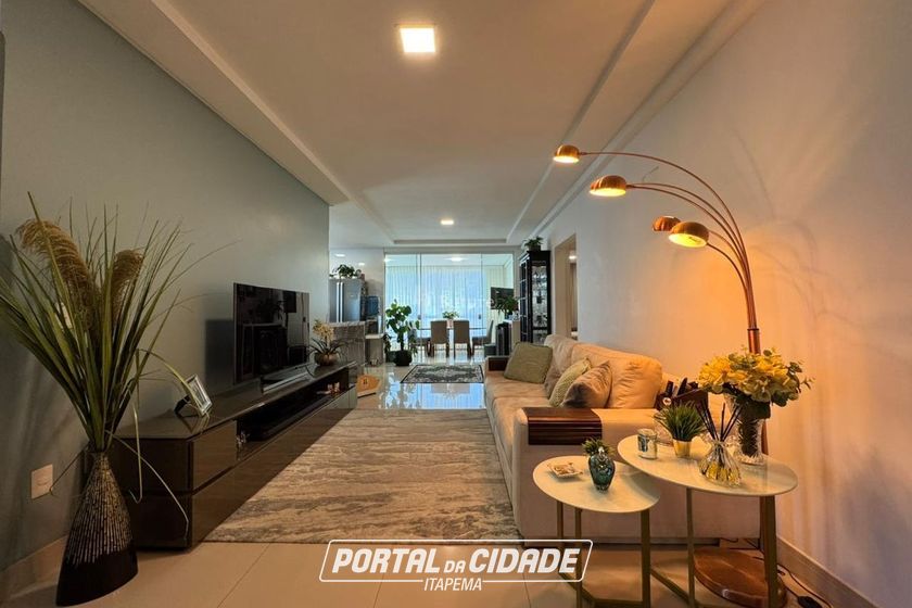 Apartamento &agrave; venda - 155m&sup2; - Meia Praia