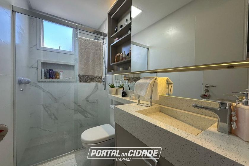 Apartamento &agrave; venda - 140m&sup2; - Meia Praia