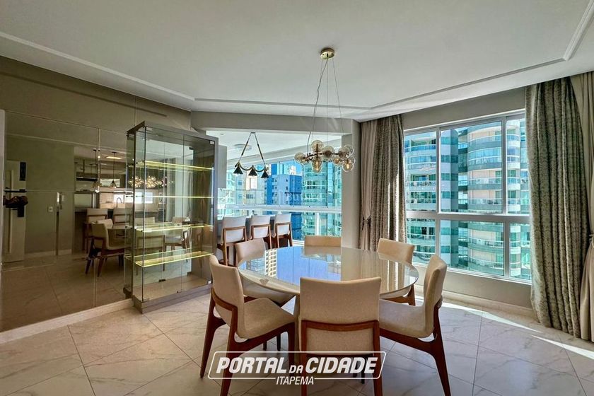 Apartamento &agrave; venda - 137m&sup2; - Meia Praia