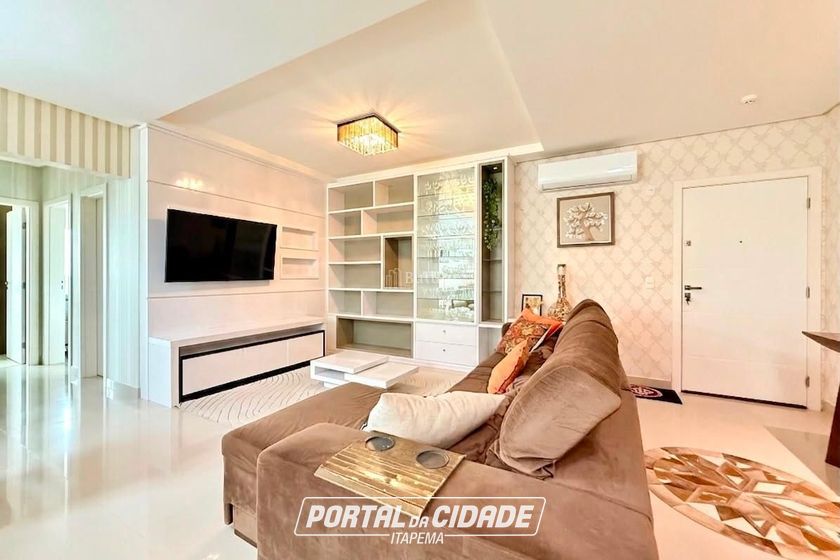 Apartamento &agrave; venda - 135m&sup2; - Meia Praia