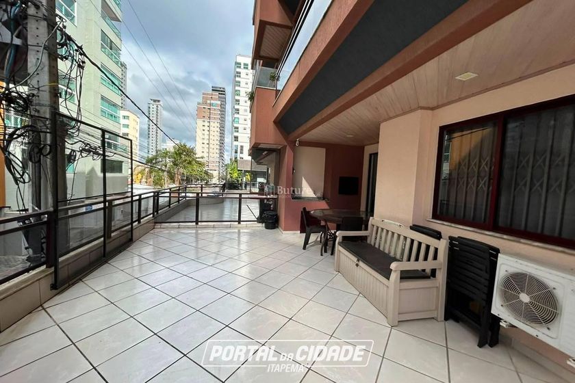 Apartamento &agrave; venda - 147m&sup2; - Meia Praia