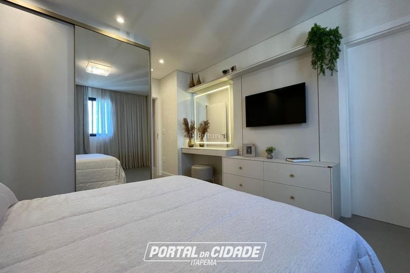 Apartamento &agrave; venda - 137m&sup2; - Meia Praia