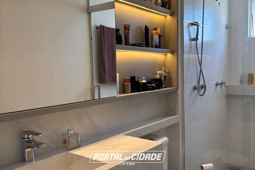 Apartamento &agrave; venda - 93m&sup2; - Meia Praia