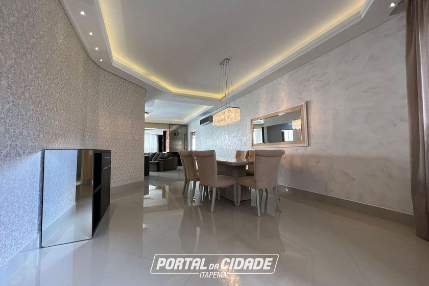 Apartamento &agrave; venda - 178m&sup2; - Meia Praia