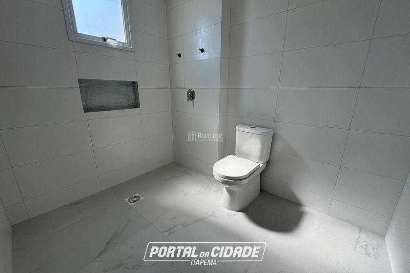 Apartamento &agrave; venda - 130m&sup2; - Meia Praia