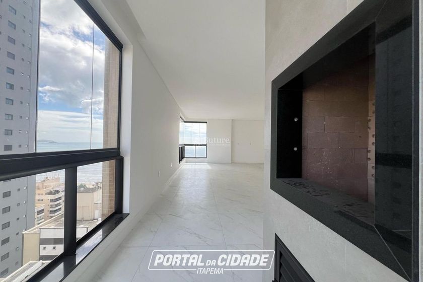 Apartamento &agrave; venda - 129m&sup2; - Meia Praia
