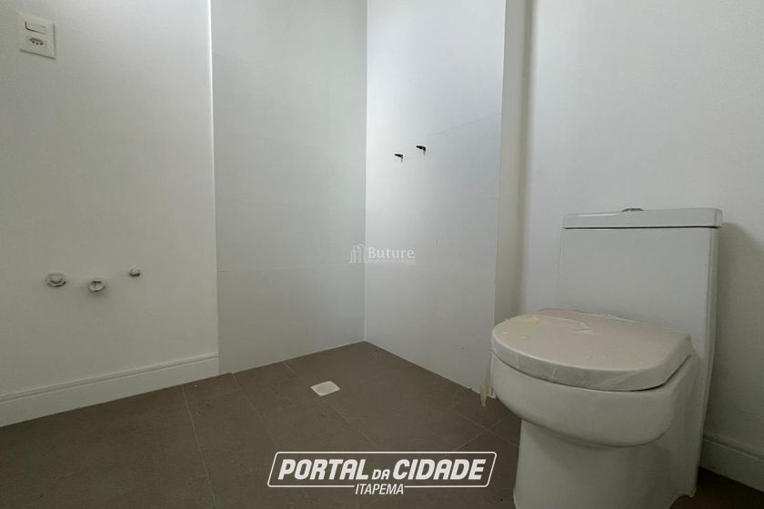 Apartamento &agrave; venda - 137m&sup2; - Meia Praia