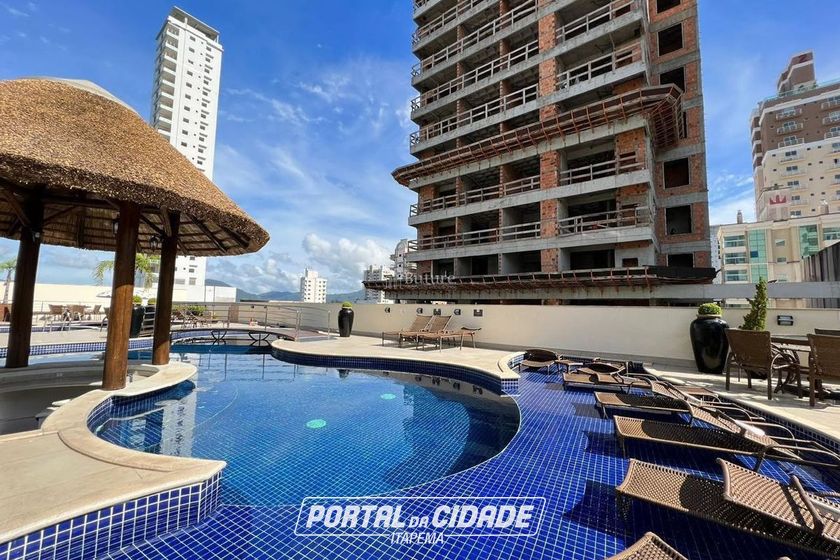 Apartamento &agrave; venda - 135m&sup2; - Meia Praia