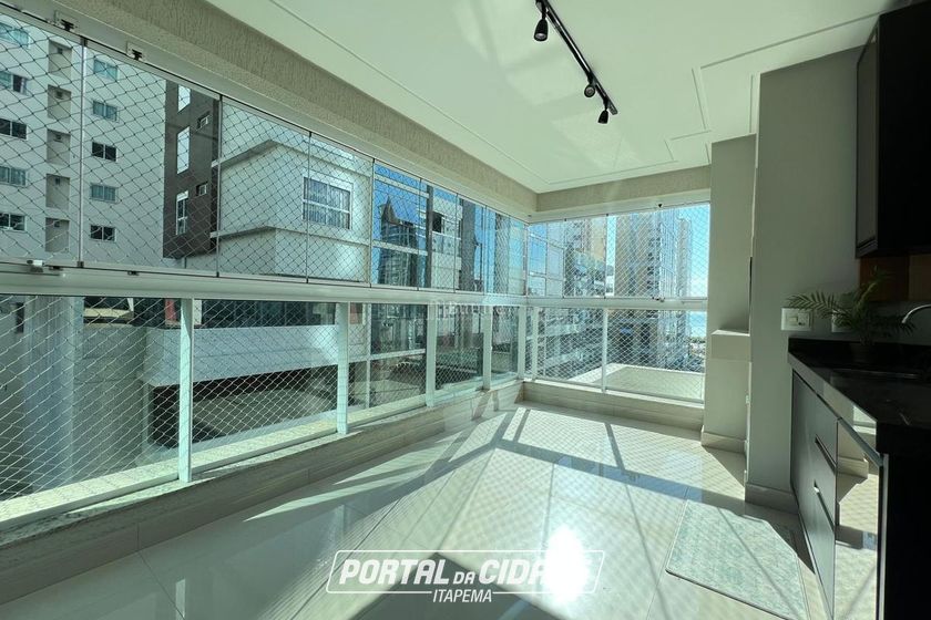 Apartamento &agrave; venda - 166m&sup2; - Meia Praia