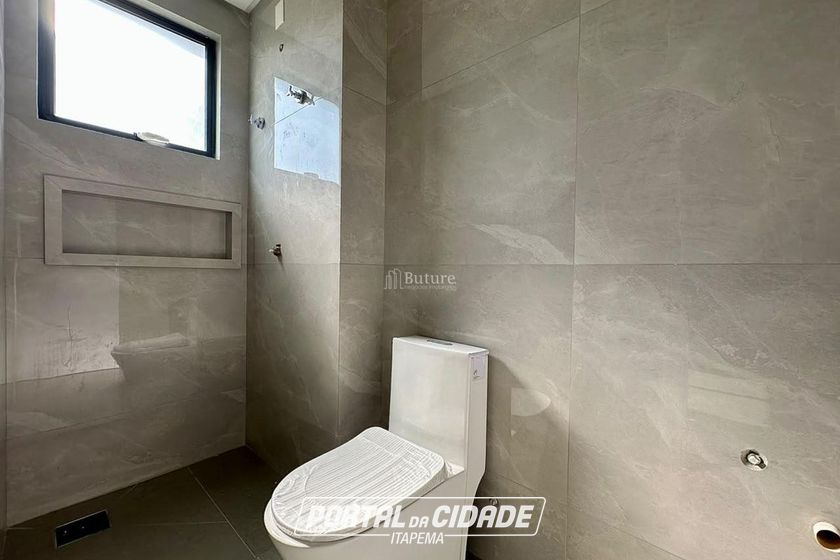 Apartamento &agrave; venda - 130m&sup2; - Meia Praia