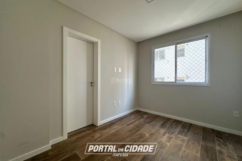 Apartamento &agrave; venda - 125m&sup2; - Meia Praia