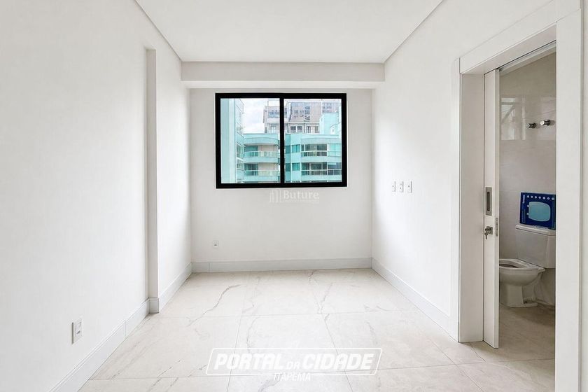 Apartamento &agrave; venda - 127m&sup2; - Meia Praia