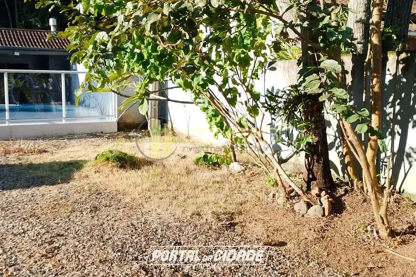 Ch&aacute;cara &agrave; venda - 130m&sup2; - Moura