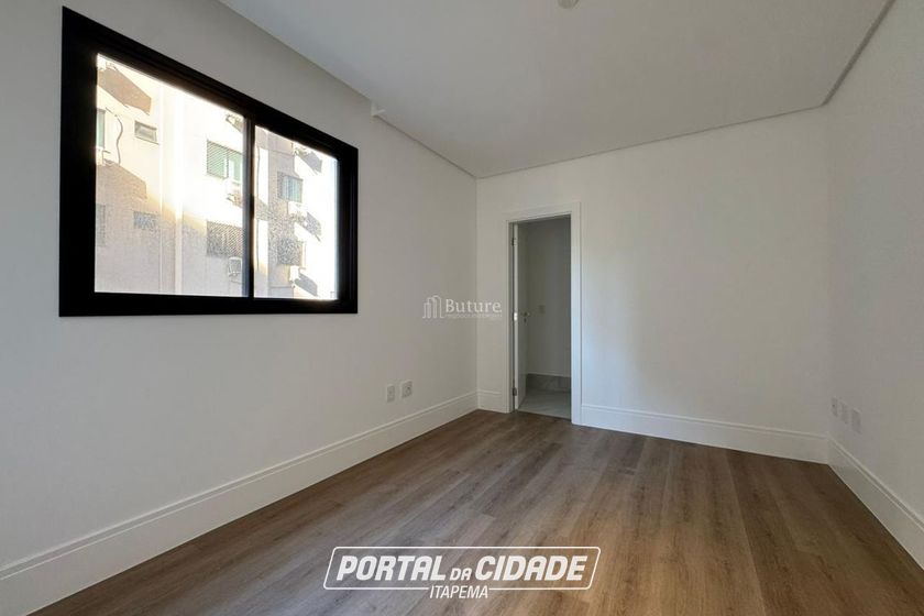 Apartamento &agrave; venda - 185m&sup2; - Meia Praia