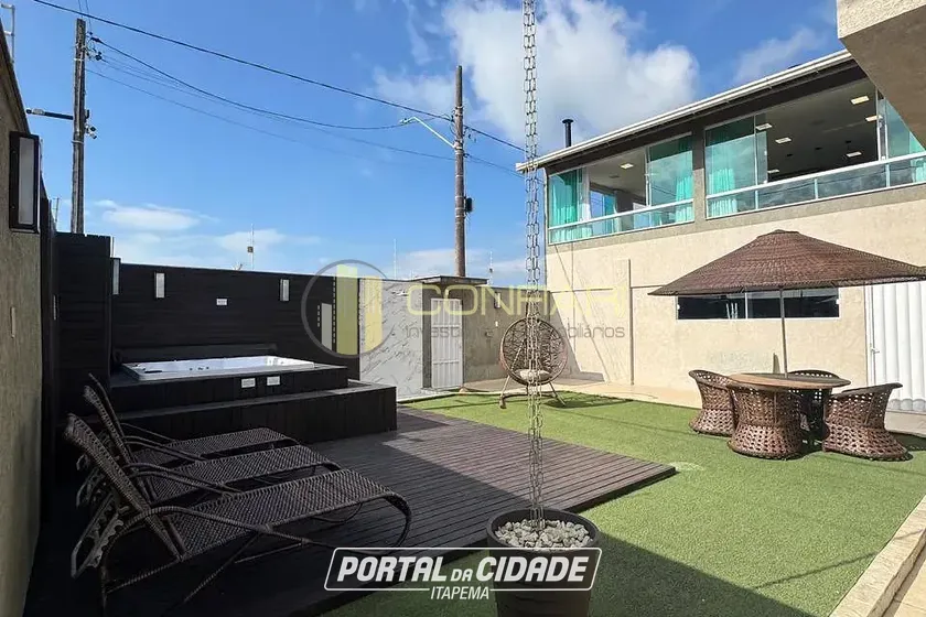 Casa &agrave; venda - 340m&sup2; - Meia Praia