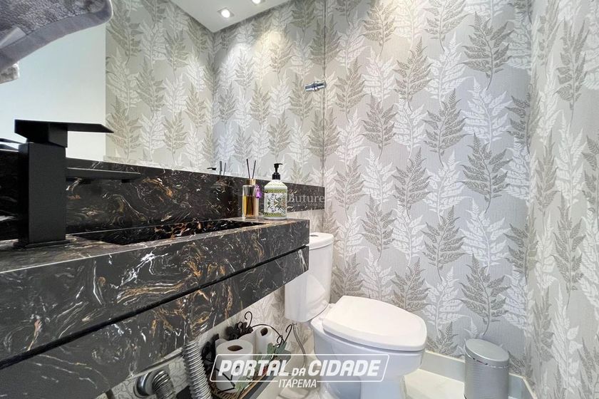 Apartamento &agrave; venda - 123m&sup2; - Meia Praia