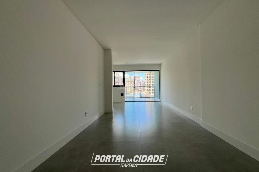 Apartamento &agrave; venda - 132m&sup2; - Meia Praia