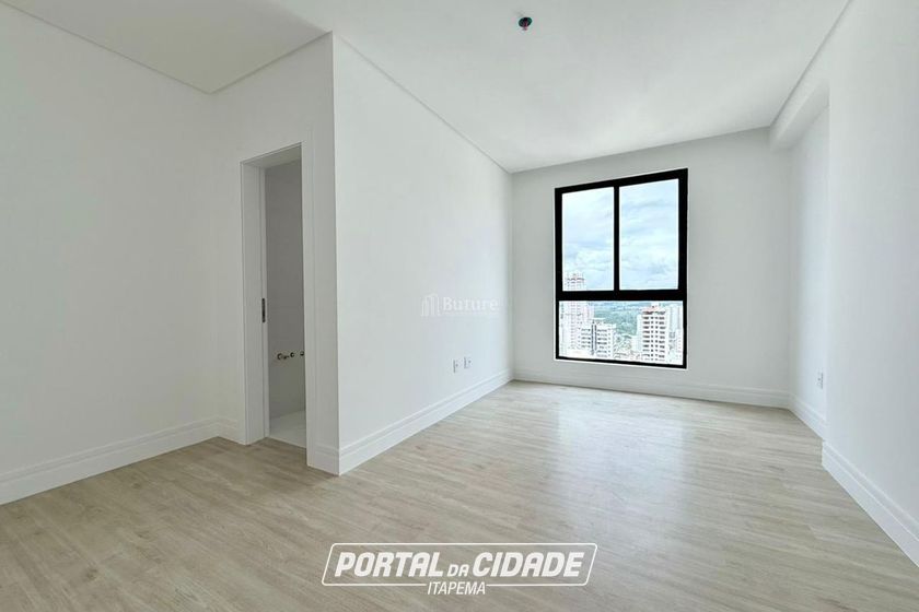 Apartamento &agrave; venda - 206m&sup2; - Meia Praia
