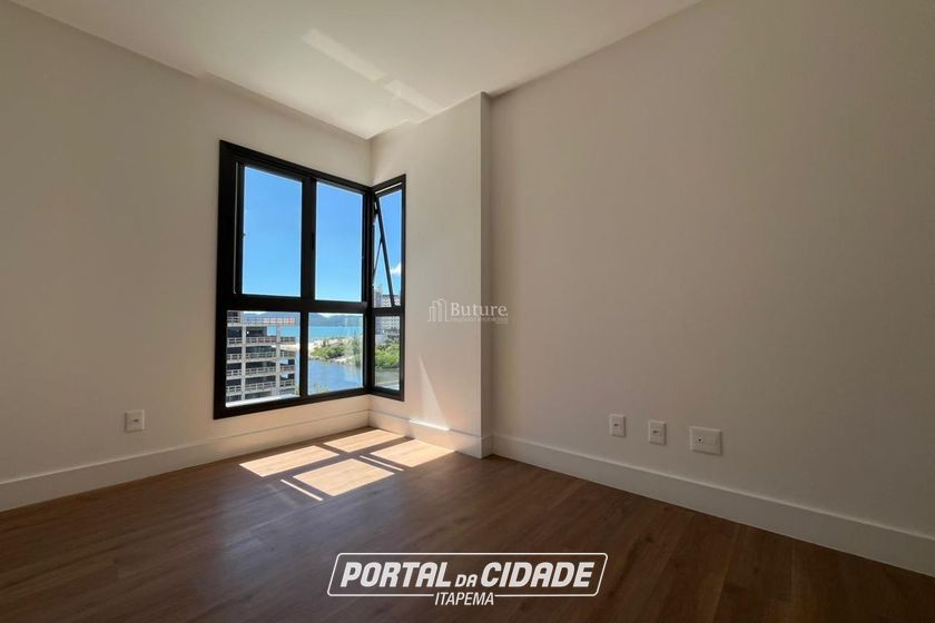 Apartamento &agrave; venda - 132m&sup2; - Meia Praia