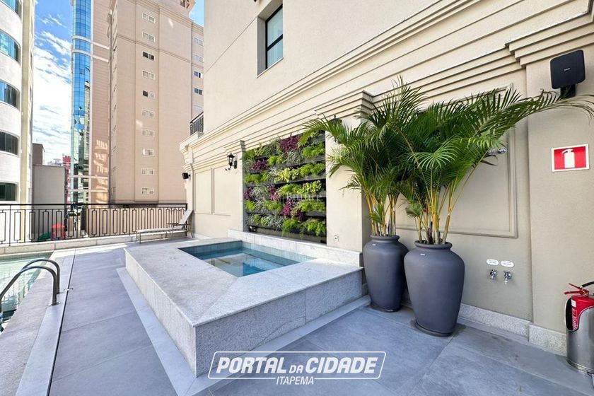 Apartamento &agrave; venda - 185m&sup2; - Meia Praia