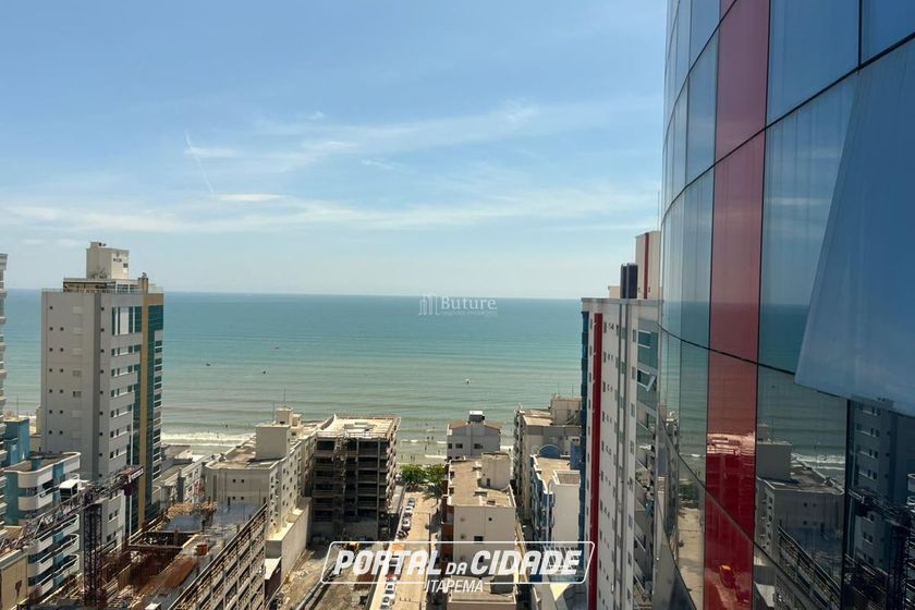 Apartamento &agrave; venda - 229m&sup2; - Meia Praia