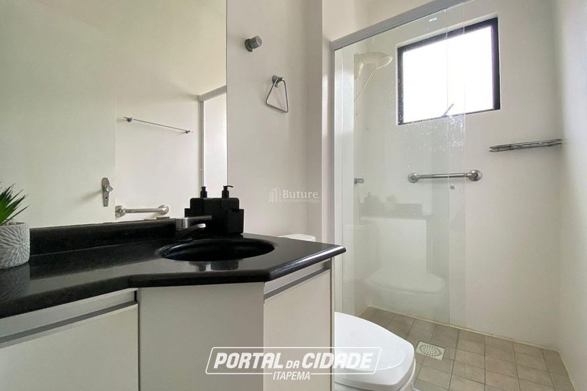 Apartamento &agrave; venda - 110m&sup2; - Meia Praia