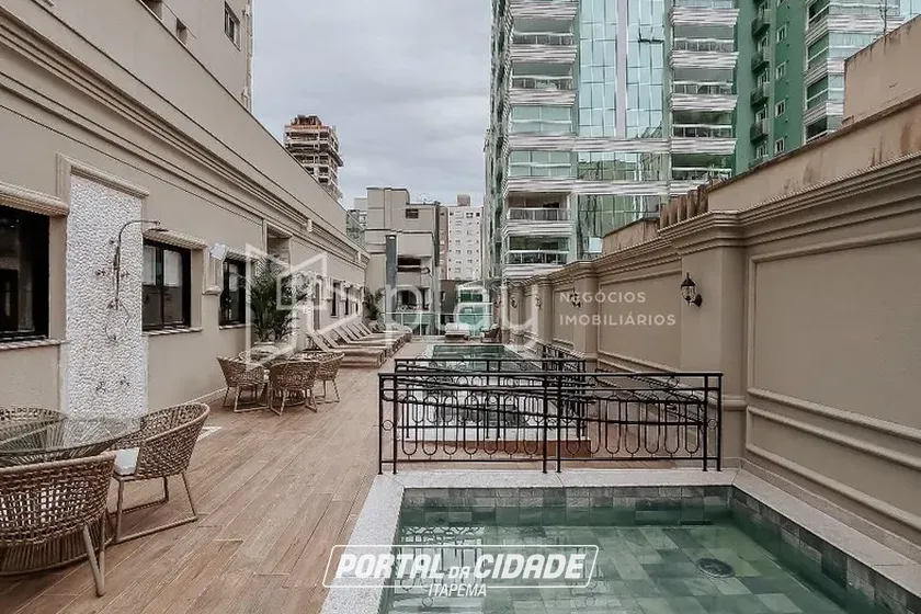 Apartamento &agrave; venda - 160m&sup2; - Meia Praia