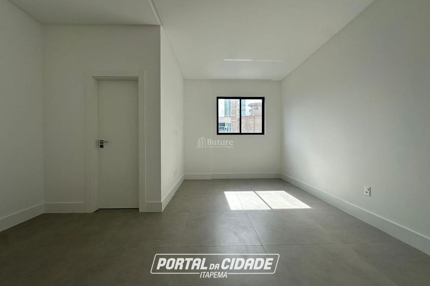 Apartamento &agrave; venda - 177m&sup2; - Meia Praia