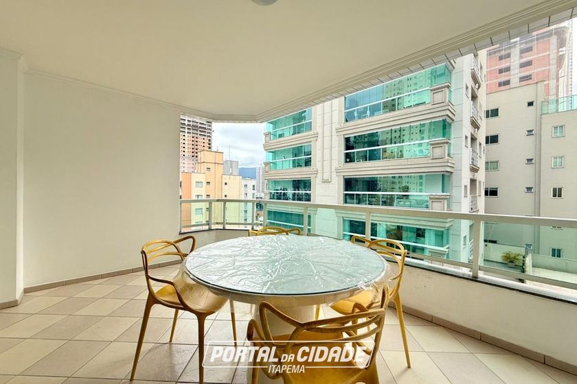 Apartamento &agrave; venda - 107m&sup2; - Meia Praia