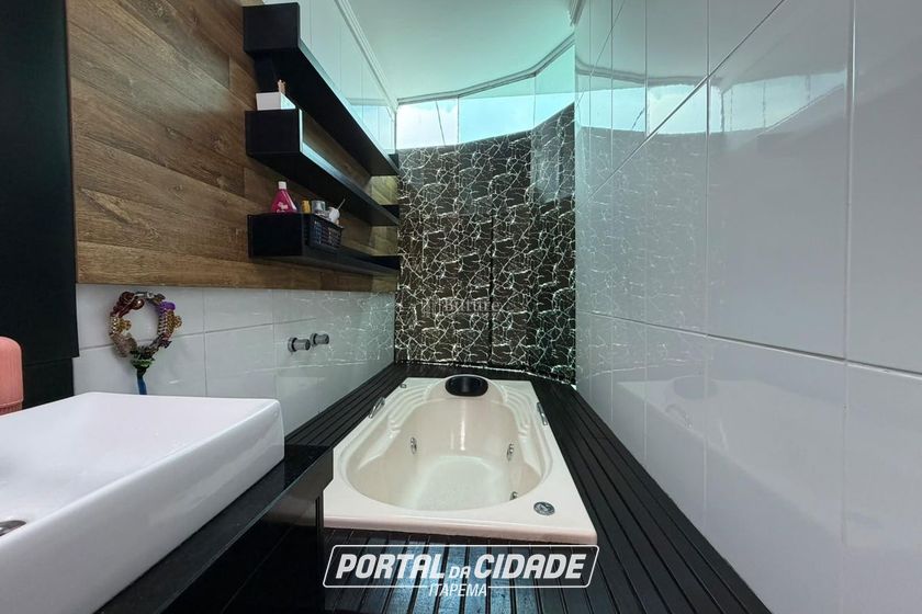 Casa &agrave; venda - 200m&sup2; - Praia dos Amores