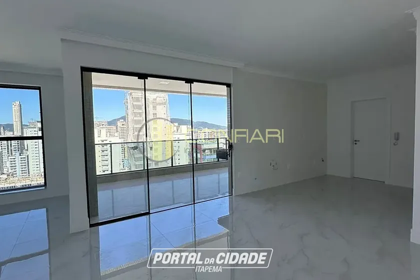 Apartamento &agrave; venda - 135m&sup2; - meia praia