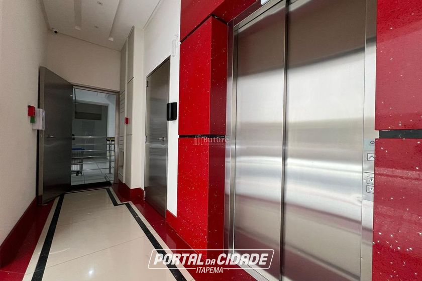 Apartamento &agrave; venda - 130m&sup2; - Meia Praia