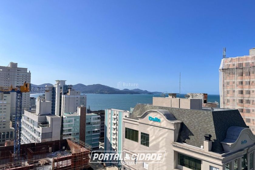 Apartamento &agrave; venda - 153m&sup2; - Meia Praia