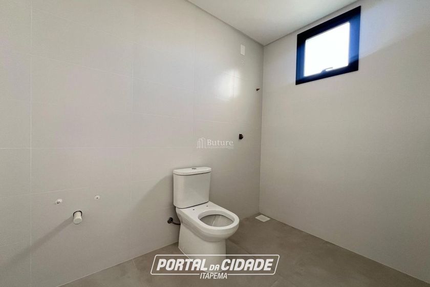 Apartamento &agrave; venda - 132m&sup2; - Meia Praia