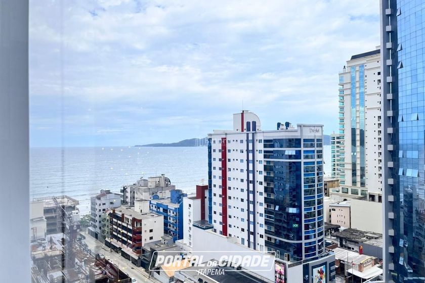 Apartamento &agrave; venda - 198m&sup2; - Meia Praia