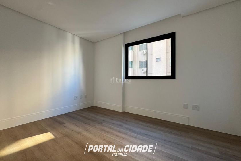 Apartamento &agrave; venda - 185m&sup2; - Meia Praia
