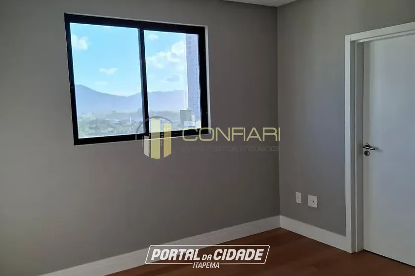 Apartamento &agrave; venda - 124m&sup2; - MEIA PRAIA