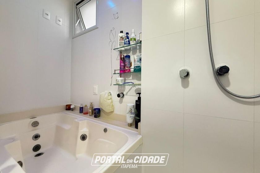 Apartamento &agrave; venda - 107m&sup2; - Meia Praia
