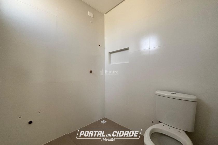 Apartamento &agrave; venda - 130m&sup2; - Meia Praia