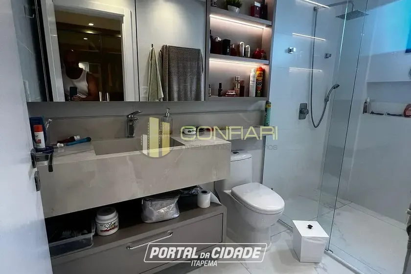 Apartamento &agrave; venda - 101m&sup2; - Meia Praia