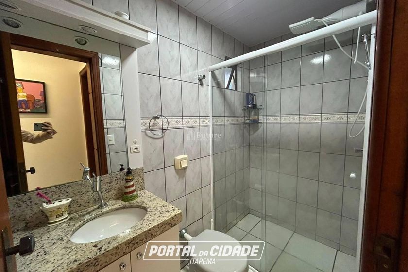 Apartamento &agrave; venda - 147m&sup2; - Meia Praia