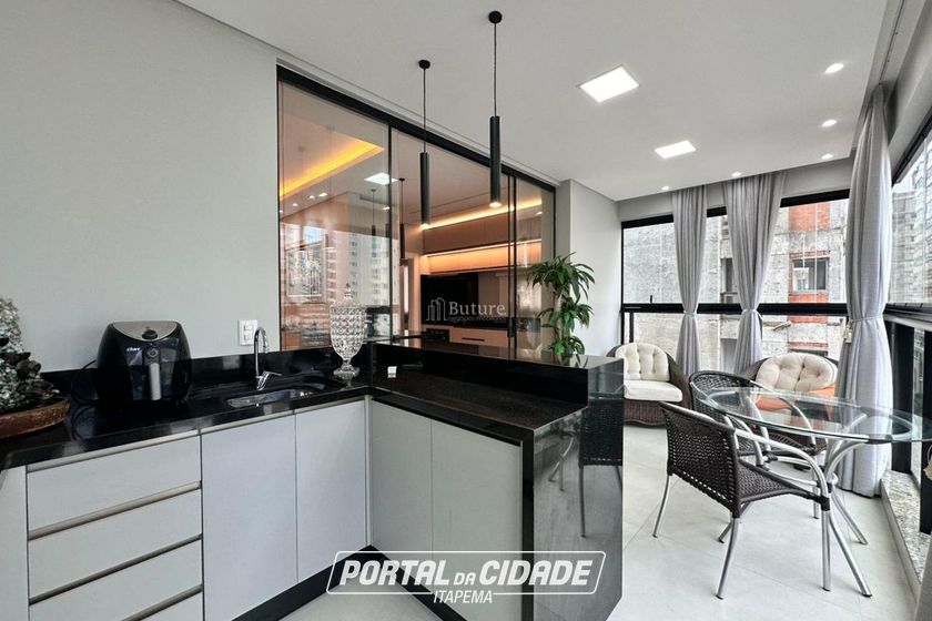 Apartamento &agrave; venda - 165m&sup2; - Meia Praia