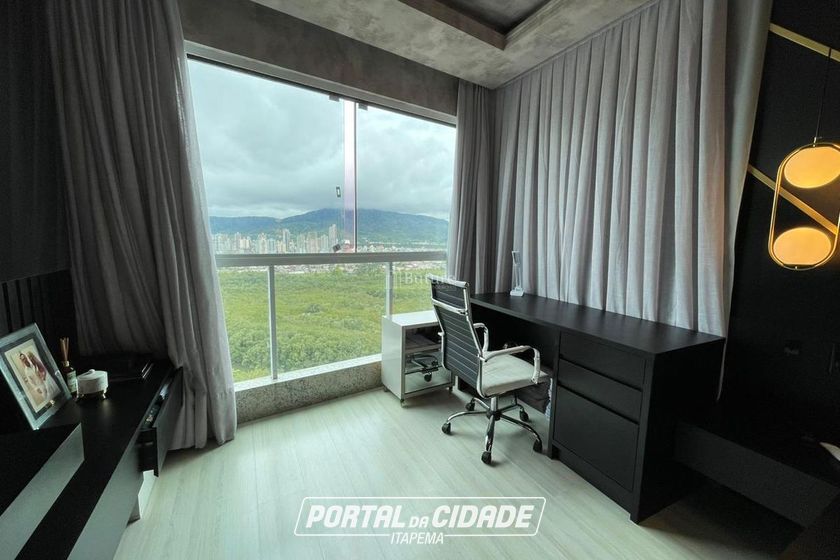 Apartamento &agrave; venda - 270m&sup2; - Meia Praia