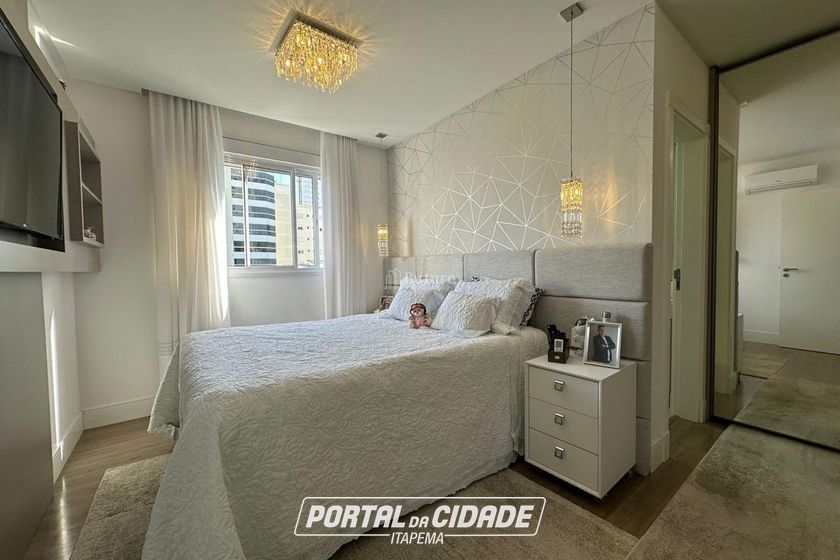 Apartamento &agrave; venda - 140m&sup2; - Meia Praia