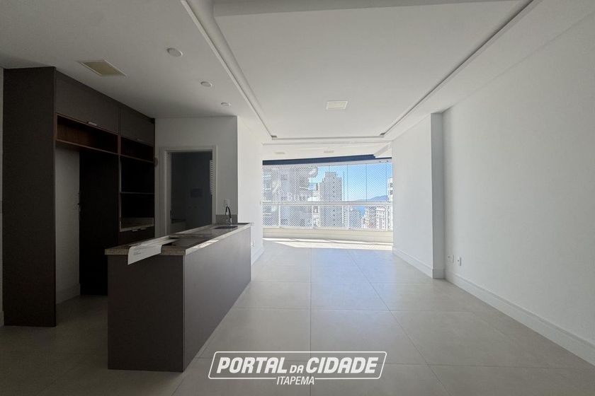 Apartamento &agrave; venda - 129m&sup2; - Meia Praia