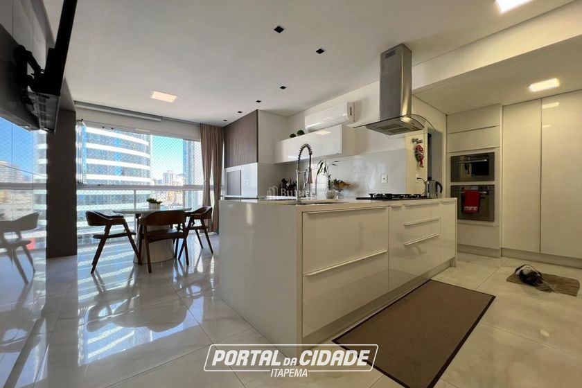 Apartamento &agrave; venda - 196m&sup2; - Meia Praia