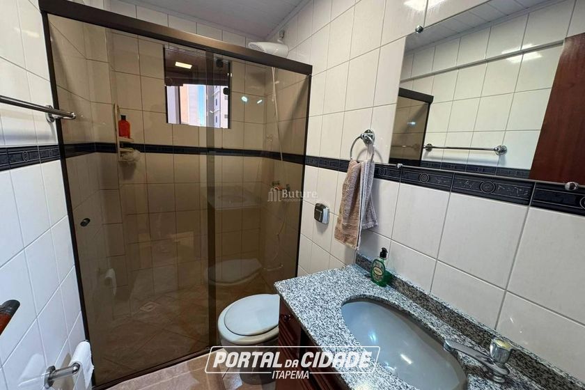 Apartamento &agrave; venda - 137m&sup2; - Meia Praia